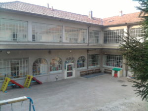 vista del cortile della scuola dell'infanzia di Villa Vergano